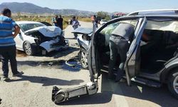 Burdur Yazıköy'de trafik kazası: 1’i bebek 6 kişi yaralandı