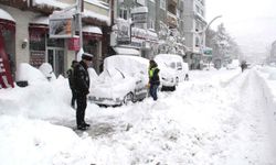 Bayburt Belediyesi, karla mücadeleye ara vermeden devam ediyor