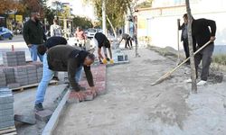 Isparta'da sokak ve caddelerde kaldırımlar yenileniyor