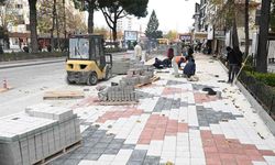 Isparta'da Tuhafiyeciler Sitesi ve Kavaklı Camii önündeki kaldırımlar yenileniyor