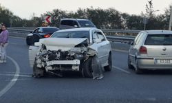 KKTC Lefkoşa Girne ana yolunda kaza...Araç sürücüsü bariyerlere çarptı