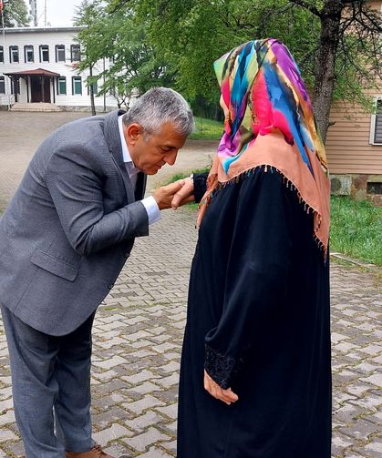 Merkez Sağ Parti Genel Başkan Yardımcısı İlyas Mercan, anne duası için köyüne geldi