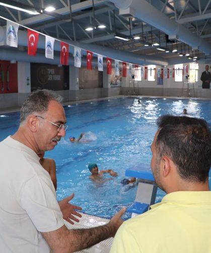 Eyyübiye Belediye Başkanı Mehmet Kuş gençleri havuza davet etti