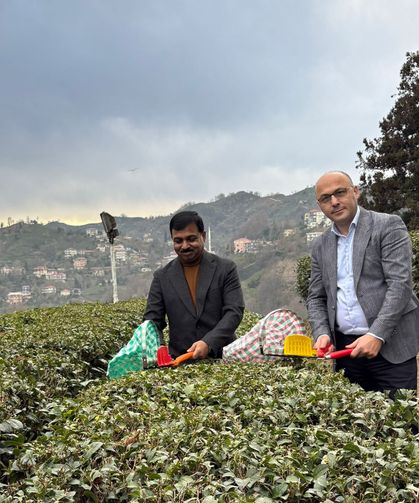 Hindistan’ın Türkiye Büyükelçisi Rize’de: Türkiye’ye gelince günde 7-8 bardak çay içiyorum