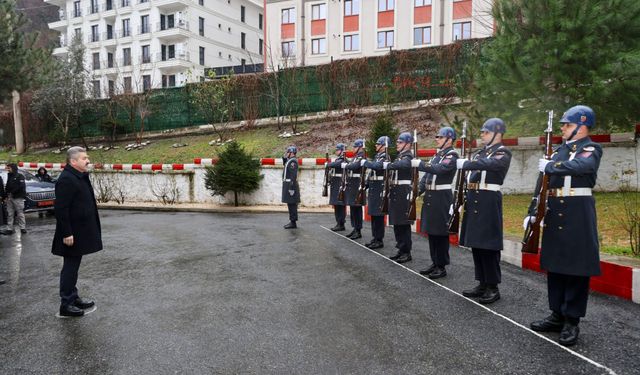 Artvin Valisi Ergün, Jandarma Komutanlığından brifing aldı