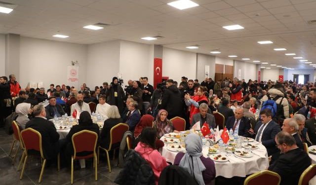 Sarıkamış’ta şehit ve gazi ailelerinin onuruna yemek verildi