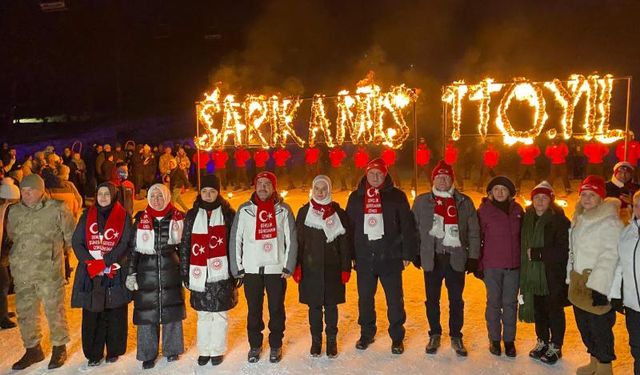 Sarıkamış Şehitleri anısına meşaleli kayak gösterisi düzenlendi