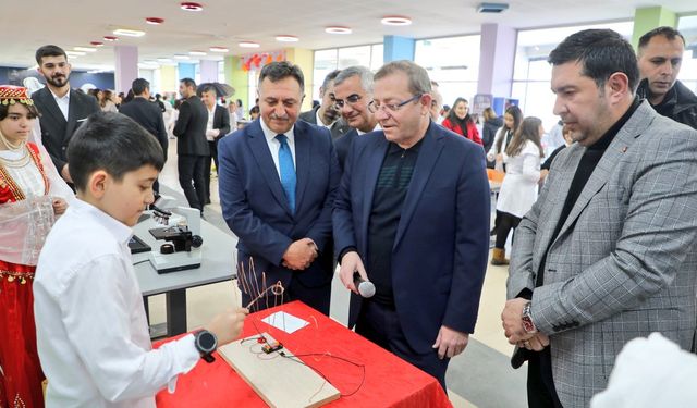 Kars’ta özel bir okul tarafından Kültür ve Sanat Şenliği düzenlendi