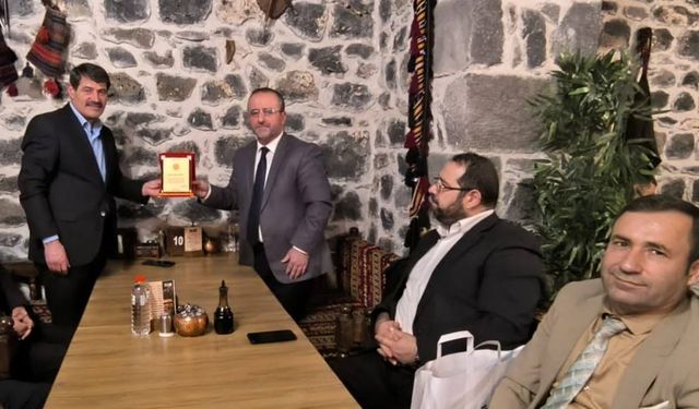 Kars Müftülükten emekli personele belge ve plaket verildi