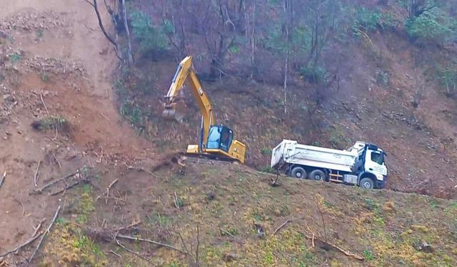 Giresun'da heyelan: Köy yolu ulaşıma kapandı!