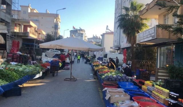 Antalya Serik’te açık pazar isyanı: Kışın donup, yazın yanıyorlar!