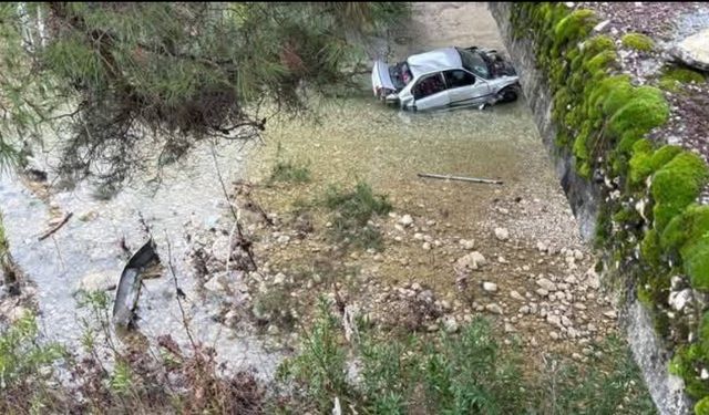 Antalya'da araç köprüden düştü: 1 kişi hayatını kaybetti