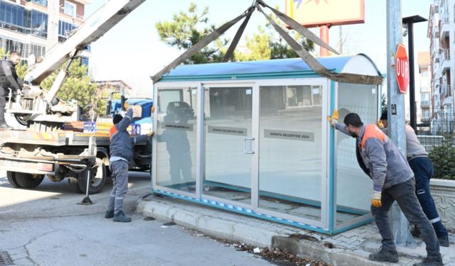 Isparta'ya 104 yeni kapalı otobüs durağı yerleştirildi