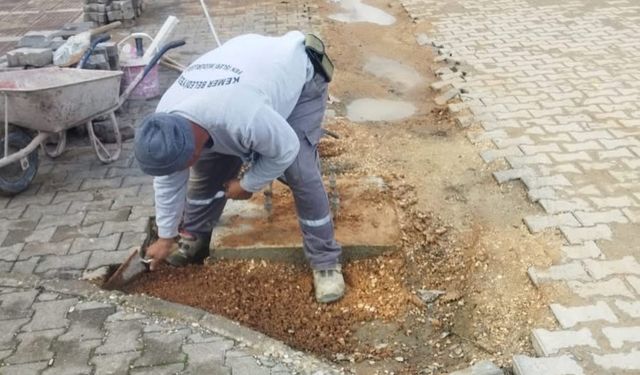 Kemer’de yol ve kaldırım çalışmaları sürüyor