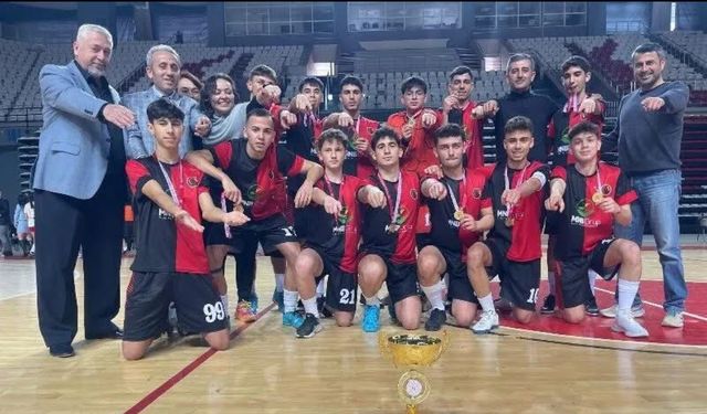 Serik Atatürk Anadolu Lisesi Futsal Takımı Antalya şampiyonu oldu!