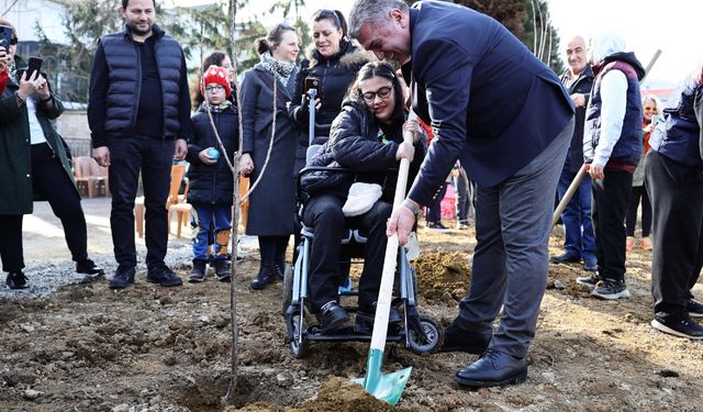 Bulancak Belediyesi özel çocuklar İle fidan dikti