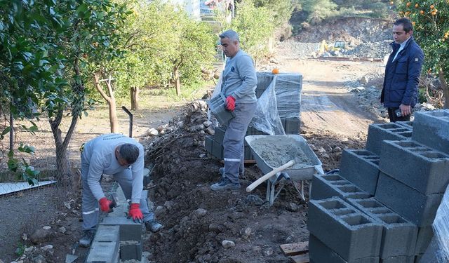 Kemer’de yol ve kaldırım çalışması