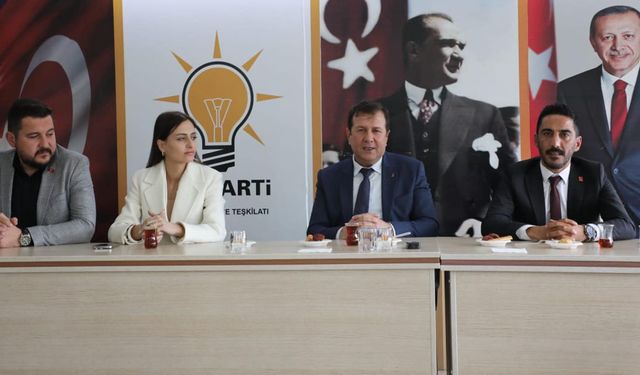 Korkuteli Belediye Başkanı Saniye Caran'dan AK Parti'ye ziyaret