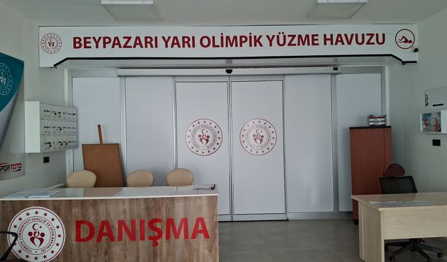 Kaymakam Vedat Yılmaz, Yarı Olimpik Yüzme havuzunda incelemelerde bulundu