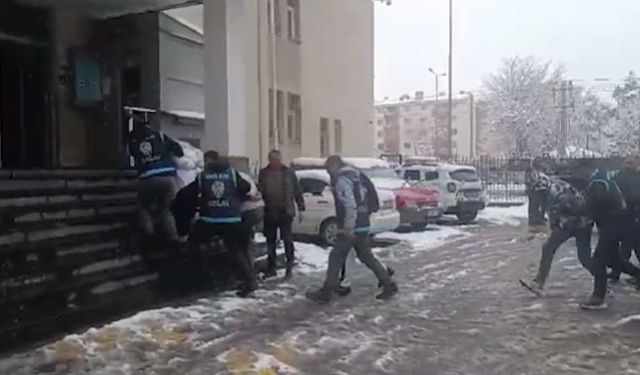 Kayseri’de fuhuş çetesine şafak operasyonu: 10 kadın kurtarıldı! 6 gözaltı