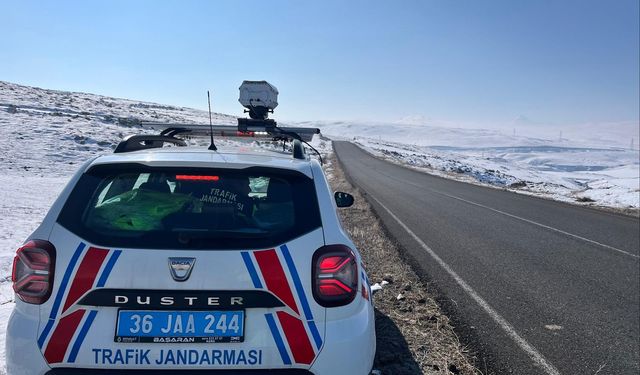 Kars’ta jandarma trafik ekipleri radarla hız denetimi yaptı