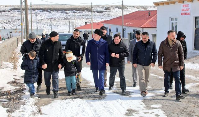 Kars Valisi Ziya Polat, Boğazköy'de vatandaşların sorunlarını dinledi