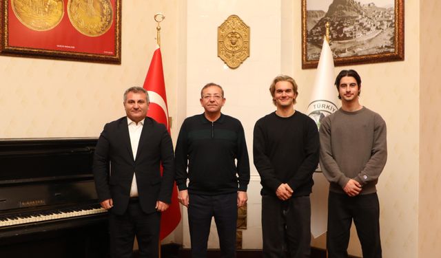 Türkiye Snowboard Şampiyonu Süleyman Atlı, Kars'ta