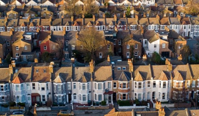 İngiltere’de konut krizi: 1,5 milyon yeni ev inşa edilecek