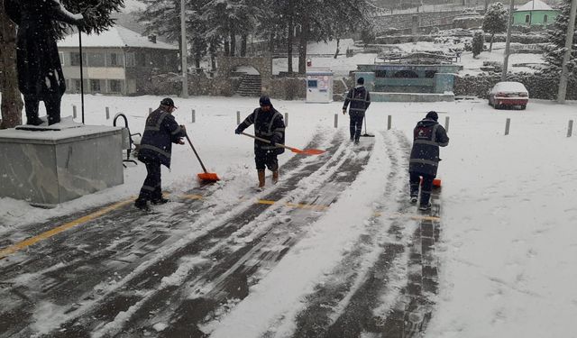 Düzce Belediyesi karla mücadele seferberliğini sürdürüyor