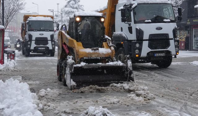 Karla mücadele seferberliği: 18 Bin personel ve 14 bin araç görev başında