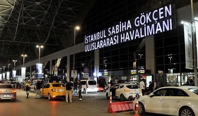 Sabiha Gökçen Havalimanı'nda olumsuz hava koşulları nedeniyle uçuşlar aksadı