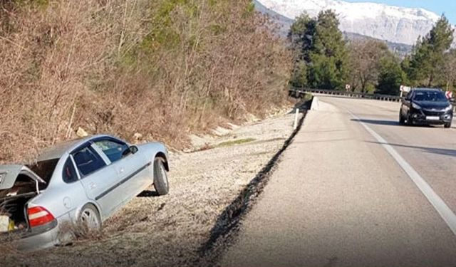 Isparta-Antalya karayolu'nda feci kaza: Şans eseri aile kurtuldu