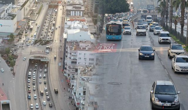 Antalya’da trafikte otobüslere özel şerit uygulaması başladı