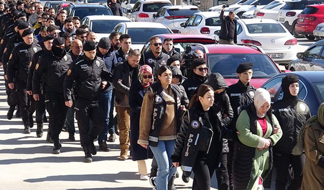 Antalya'da FETÖ'nün finans yapılanmasına büyük darbe! 77 şüpheli adliyede