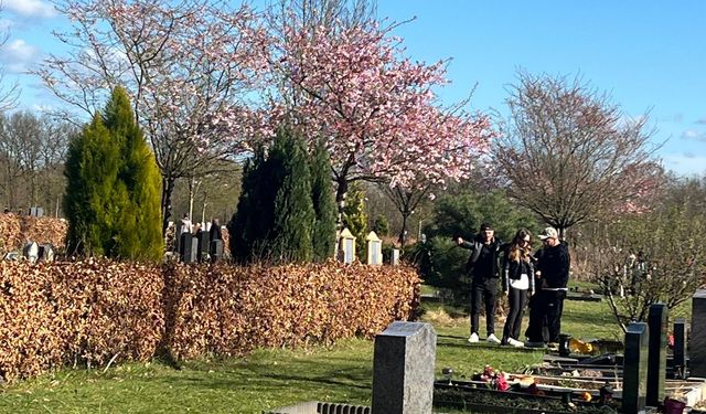 Almanya’da Arefe günü kabir ziyaretleri: Vefa ve hüzün bir arada