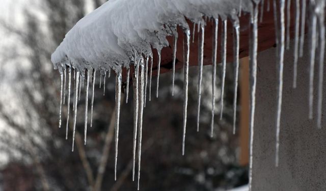 Ardahan’da buz çağı: Hava eksi 22 derece!