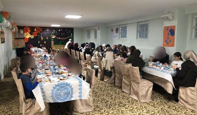 Kars'ta 4-6 yaş minikler ve aileleri iftar sofrasında buluştu
