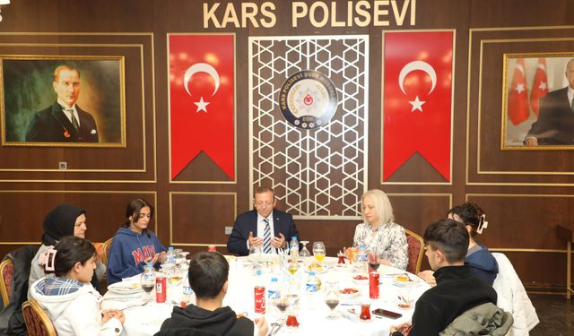 Vali Ziya Polat, Sevgi Evi'nde kalan çocuklarla iftarda buluştu
