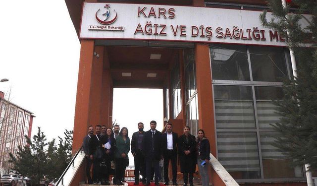 Kars İl Sağlık Müdürü Dr. Mücahit Aydın, Ağız ve Diş Sağlığı Merkezine ziyarette bulundu