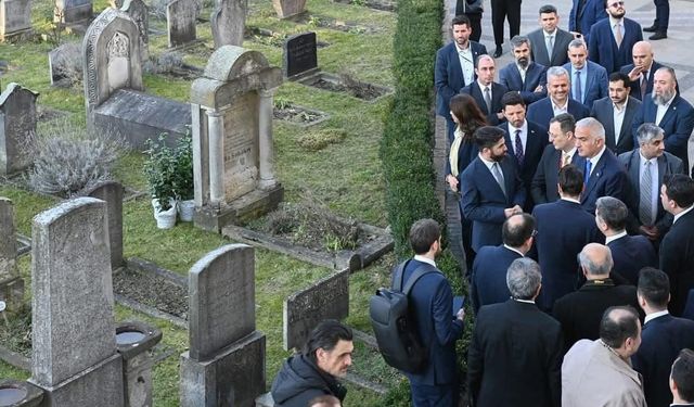 Türk heyetinden Berlin’de Türk Şehitlik Camii’ne ziyaret