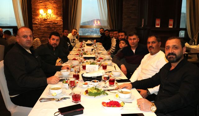 Van futbol camiasının efsane isimlerinden Van Masterler iftarda bir araya geldi