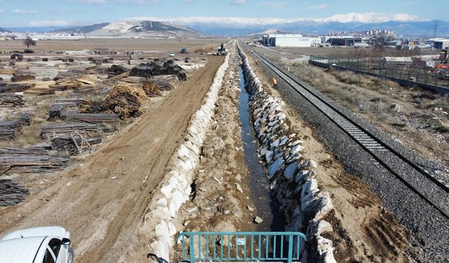 Isparta'da DSİ’nin iş makinaları durmaksızın çalışıyor