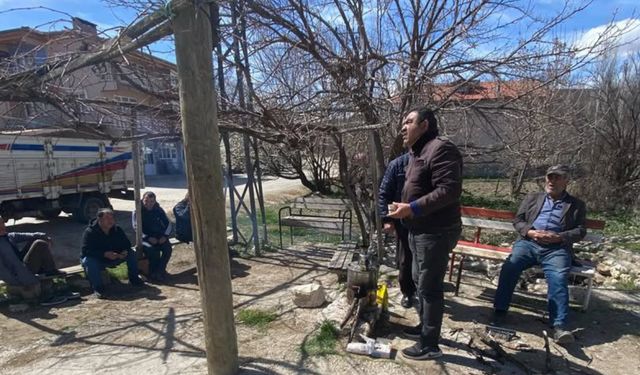 Isparta'da köylüler kıraathanedeki çay fiyatlarına tepki gösterdi