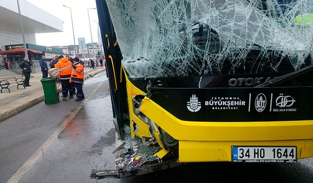 Silivri’de İETT otobüsü minibüse çarptı: 3 yaralı