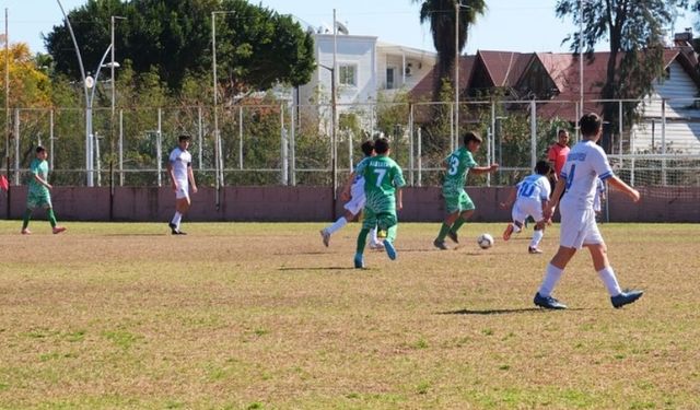 Kemer Belediye Merkez Spor gol oldu yağdı