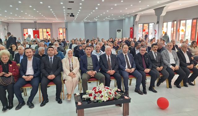 Türk Kızılay Düzce Başkanı Av. Halil Aydın güven tazeledi