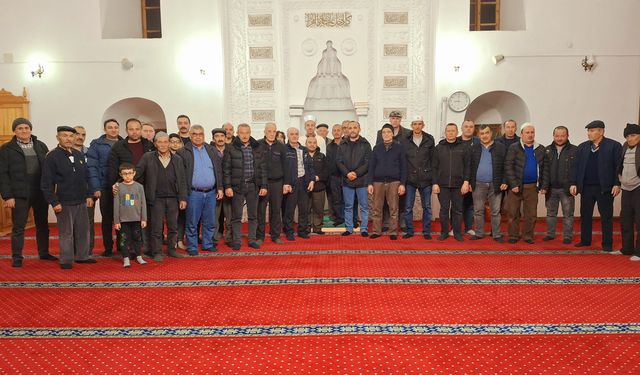 Tarihi Kurşunlu Cami'nde teravih sonrasında ikramlar