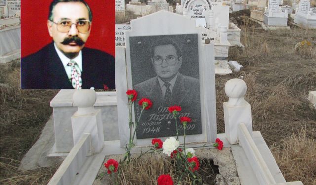 Gazeteci Öner Daşdelen mezarı başında anıldı