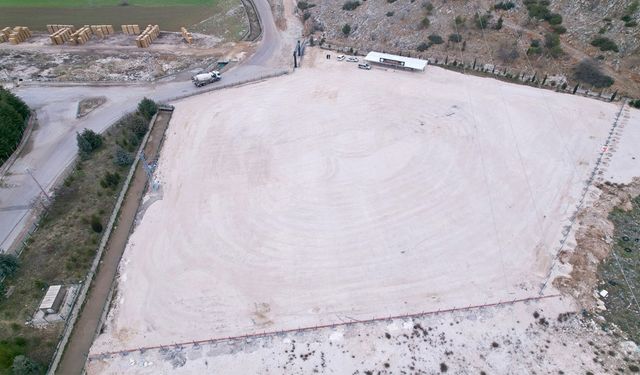 Bucak Belediyesi'nin modern kamyon ve tır garajı