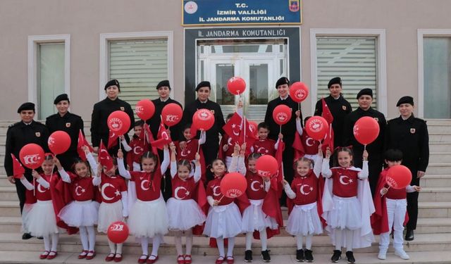 İzmir Gaziemirli öğrencilerden jandarmaya ziyaret